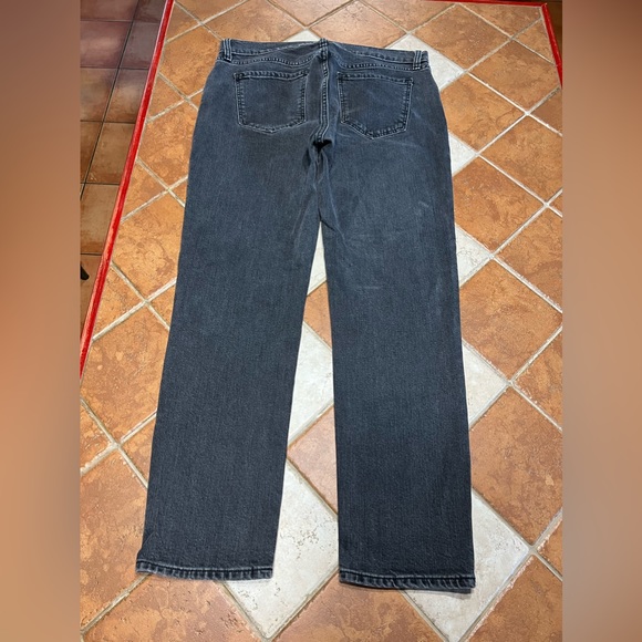 Old Navy Women’s Mid-Rise Boyfriend Straight Jeans - Picture 4 of 13